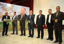 گزارش تصویری از اهداء جوایز  در همایش تجلیل از پرفسور علی اکبر جلالی چهره ماندگار شهرستان شاهرود 